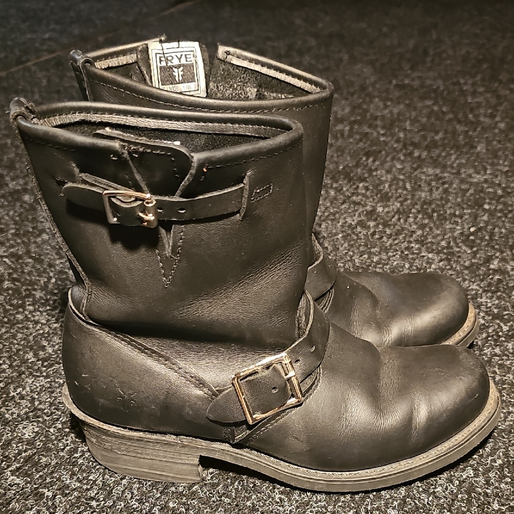 Frye Women's Engineer 8R Leather Ankle Boots - Picture 6 of 15